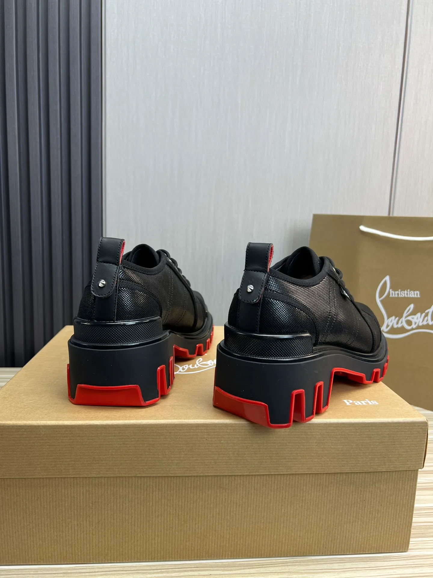 Men's shoes💰760💰 CL popular red-soled boots🆑1:1 original model opening. Official website updated simultaneously ~ Christian* Louboutin, imported cowhide leather upper + water-dyed cowhide lining, original thick red sole, wear-resistant and non-slip⬆️ Full set of counter packaging🎁38-45 (38.45 custom-made, non-refundable)